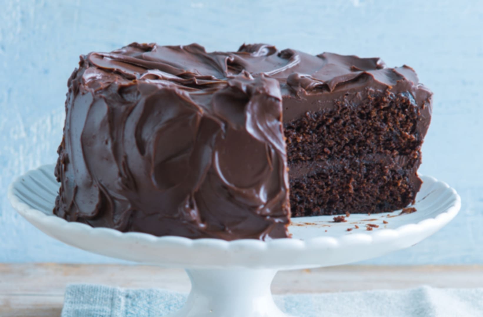 طريقة تحضير الكيكة الأسفنجية بالشوكولاتة جربيها ومش هتبطلي تعمليها لأطفالك