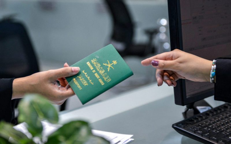 خطوات تجديد جواز السفر في السعودية للتابعين 2024 ورسوم التجديد.. “الجوازات” توضح