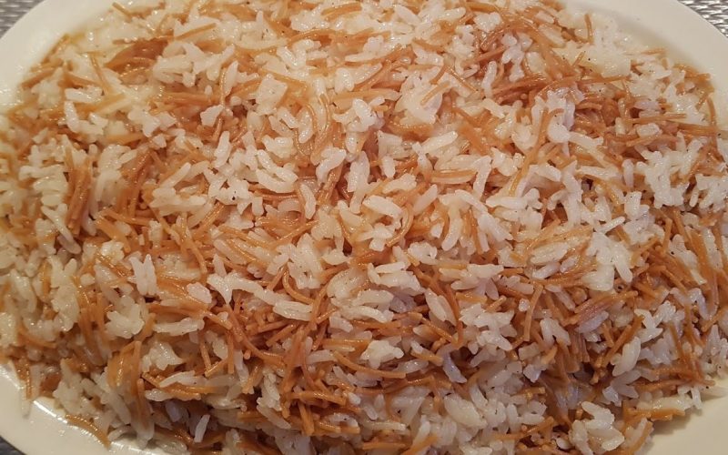مش أي حد يعمله.. طريقة عمل الأرز بشعرية بتركايه جديدة هاتودي الطعم في حته تانيه