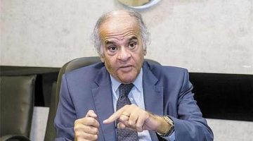مدافع منتخب مصر يرفض إغراءات ممدوح عباس ويصدم الزمالك رسمياً