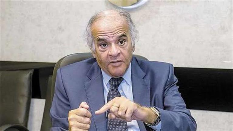 مدافع منتخب مصر يرفض إغراءات ممدوح عباس ويصدم الزمالك رسمياً