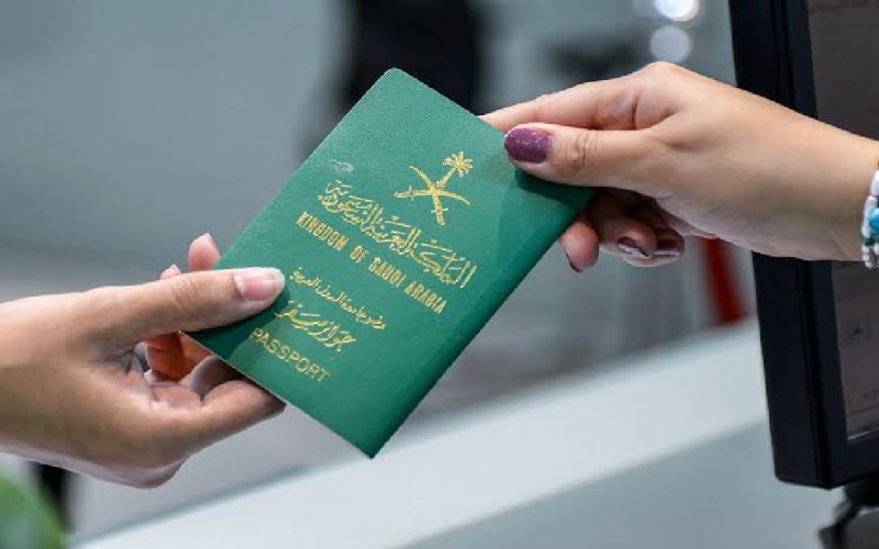 كم تبلغ قيمة رسوم تجديد الإقامة في السعودية وما هي الشروط؟