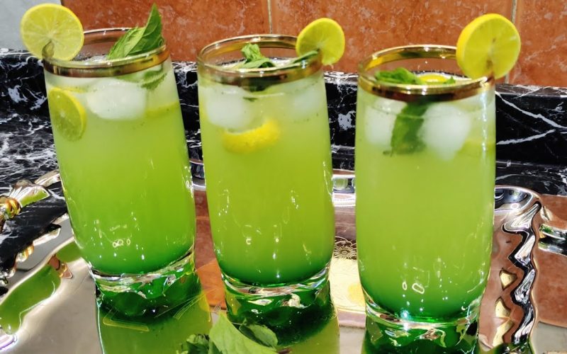 طريقة عمل عصير الليمون بالنعناع المنعش في فصل الصيف مثل الكافيهات