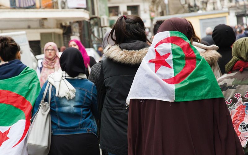 كيفية وشروط التسجيل في منحة المرأة الماكثة في المنزل بالجزائر| وأوراق التقديم 2024