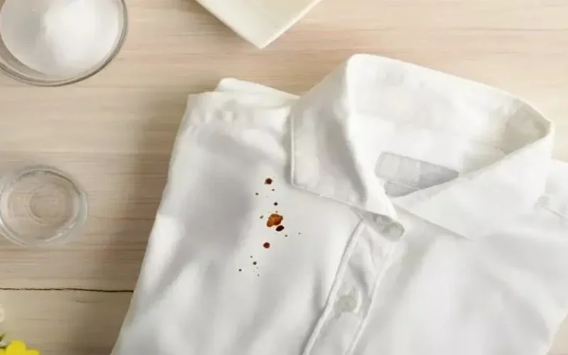 تنظيف بقع الدم من الملابس بحيلة سحرية ومضمونة…وصفة لإزالة بقع الدم من الملابس